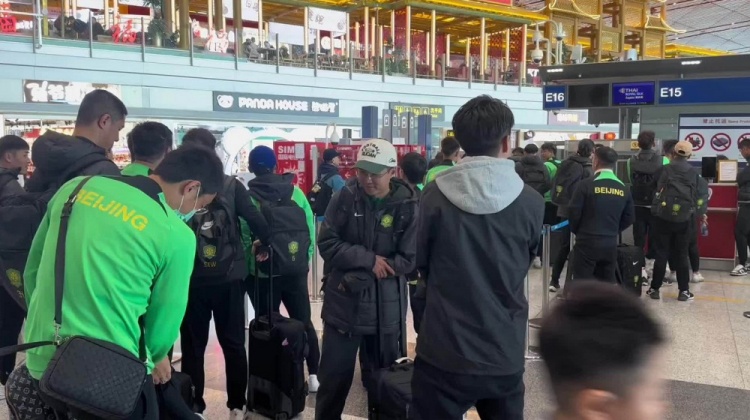  博主：昨天遭遇停飛休息一晚，國安隊首都機場今日再出發(fā)