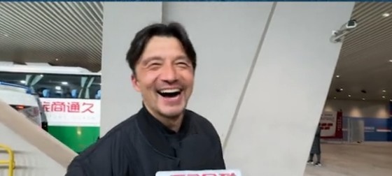  帶孩子和帶球隊(duì)哪個更累？謝暉笑言：都累，但帶孩子更累