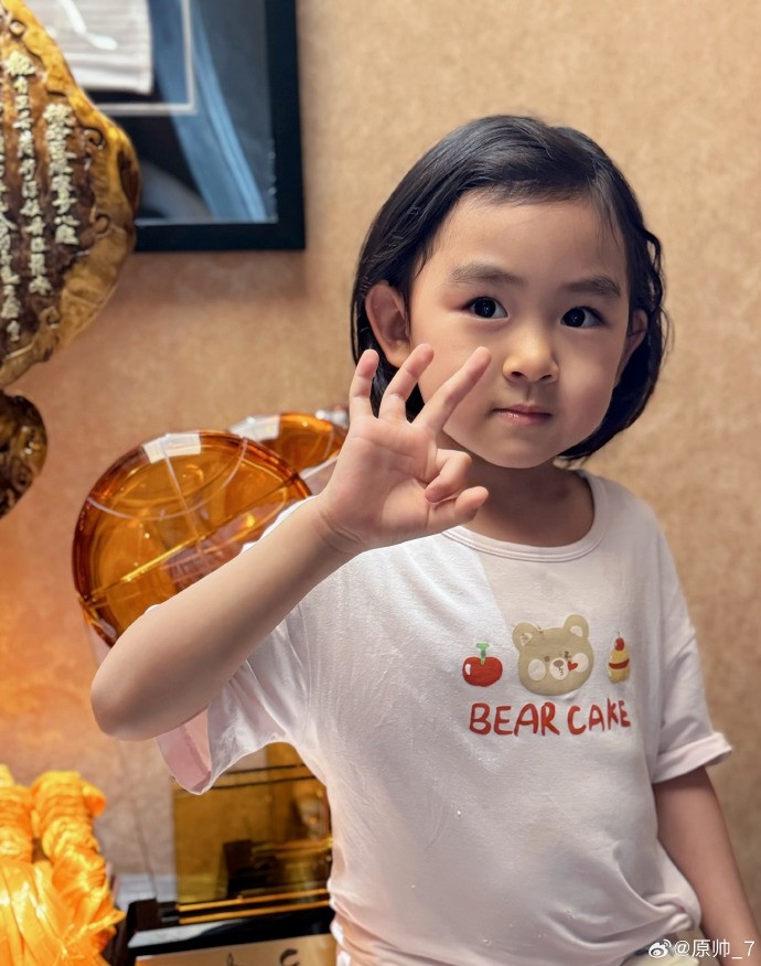  三分大賽三冠王！原帥曬三冠獎杯：完成了女兒給安排的任務(wù)！