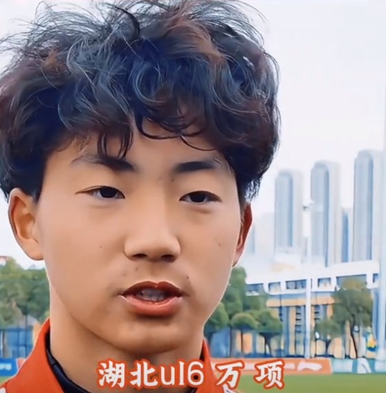  萬項談全運會吊射破門：發(fā)現(xiàn)門將站位不是很好，就很自信的射門