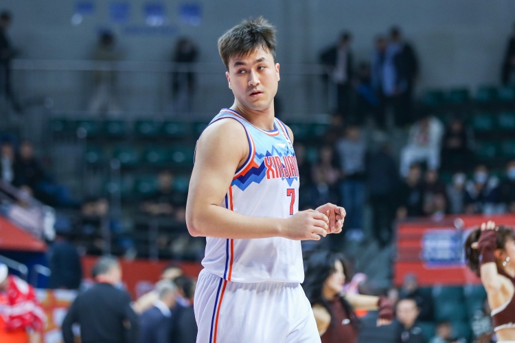  防到5犯被提前罰下！艾孜麥提全場9中3 貢獻9分1板1斷