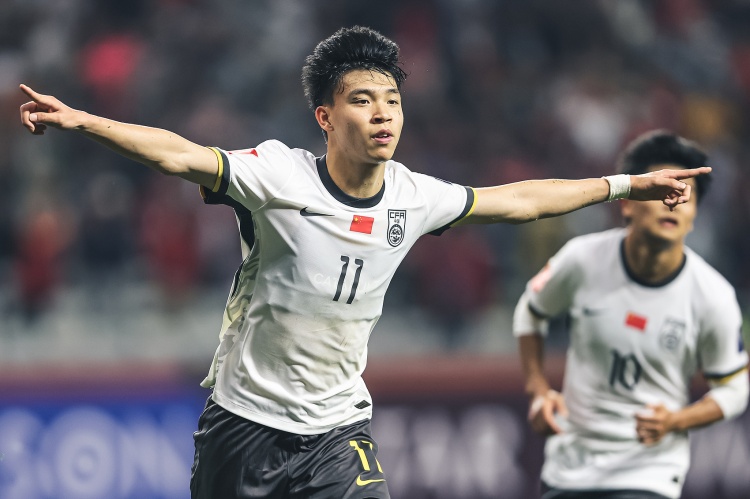  北青體育：18歲“跳級生”王鈺棟有望進(jìn)入國足客戰(zhàn)沙特名單！
