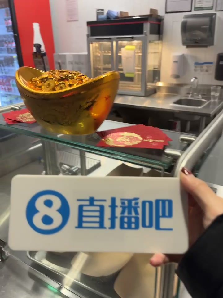  也是老對手了！詹姆斯和巴特勒賽后擁抱致意